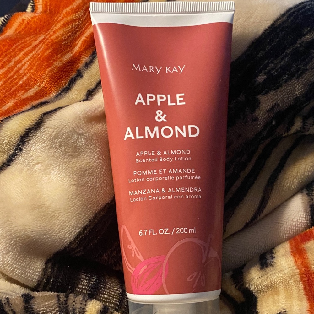 Mary Kay Apple & Almond Scented Lotion in Red Tube
